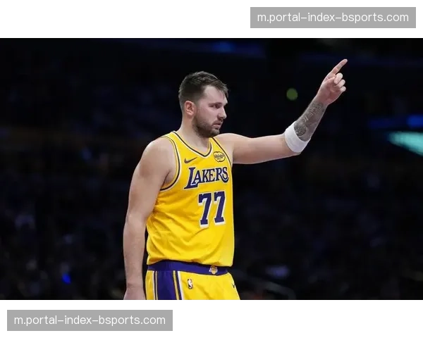 湖人首节狂轰36分建立18分优势 东契奇三节打卡轻取28+9